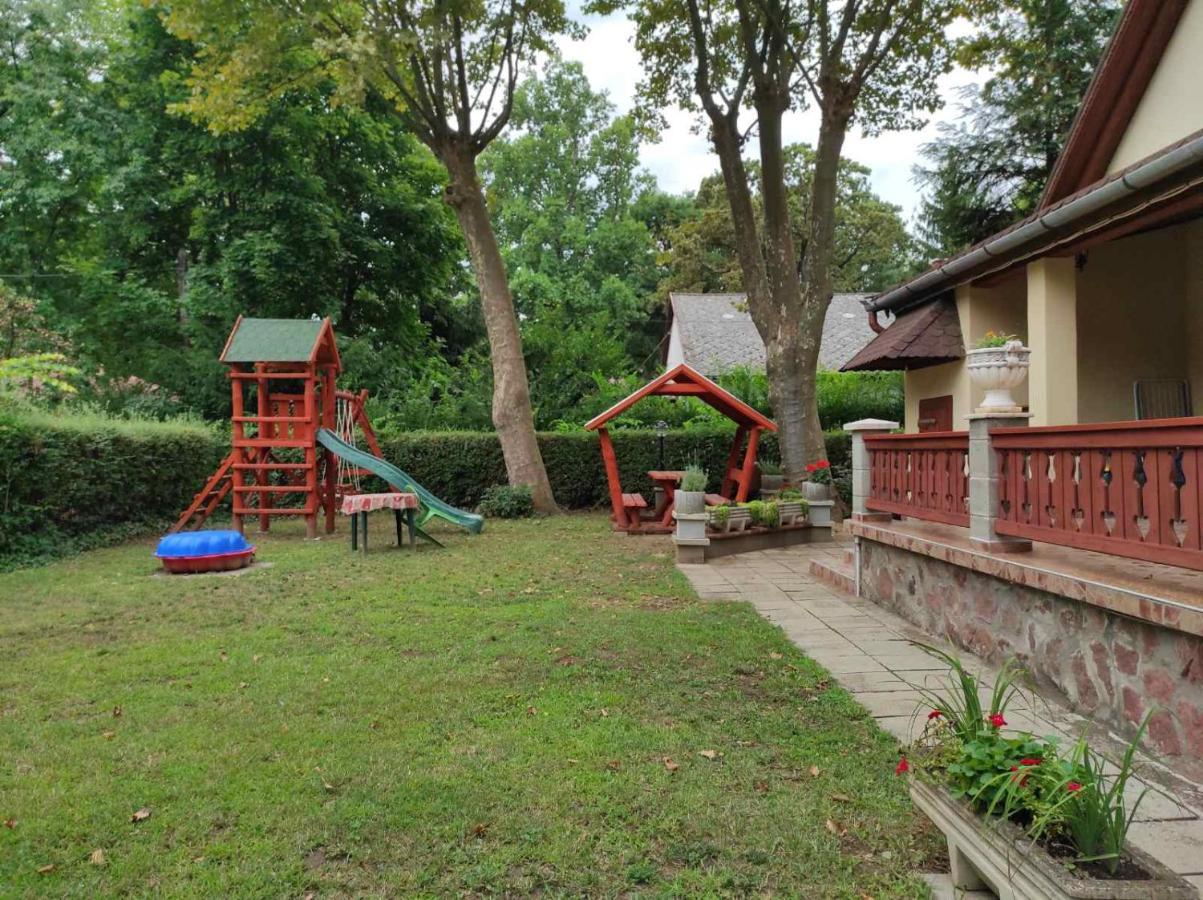 Вилла Balatonszemesi Nyaralohaz Экстерьер фото